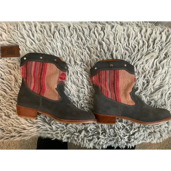 NWOT Chakana Roots Handmade Studded Cowboy Boots - Women's Size 7 - Picture 1 of 7